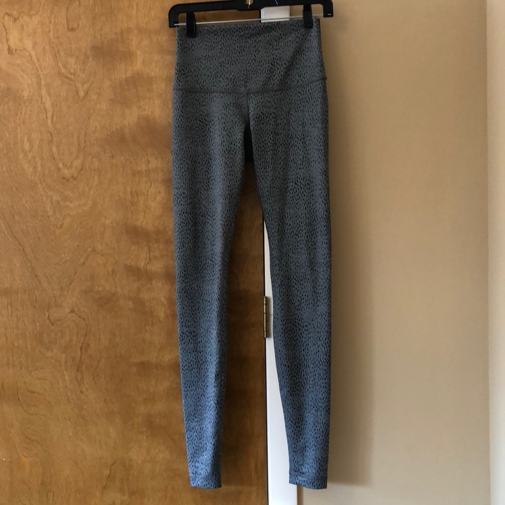 Lululemon - Leggings - Gray with Dots of Black